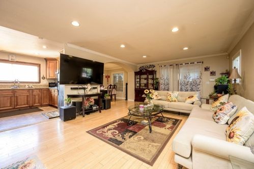 1527 Beacon Ave, Anaheim CA  92802-1313 exterior