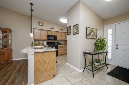 109 East Ave, Streamwood, IL 60107-1853