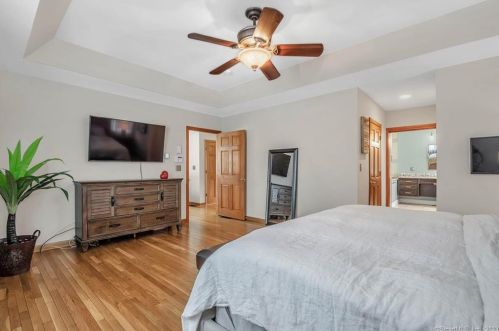 2 Wheatfield Dr, Wallingford CT  06492-5453 exterior