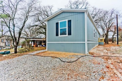 1413 Dawn Dr, Azle, TX 76020-4509