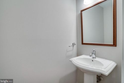 7769 Asterella Ct, Springfield VA  22152-3133 exterior