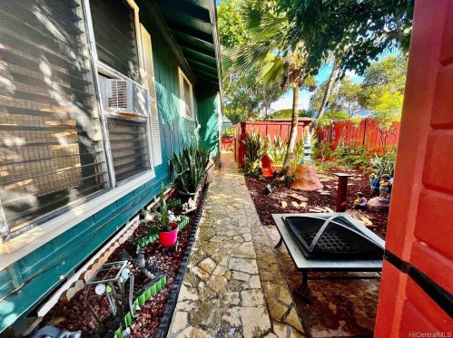 87-545 Kulaaupuni St, Nanakuli, HI 96792