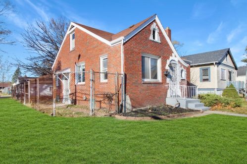 626 Ralston St, Gary, IN 46406-1559