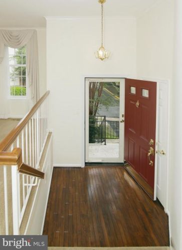 7713 Shootingstar Dr, Springfield VA  22152-3103 exterior