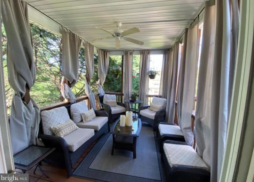 384 Turnberry Dr, Charles Town WV  25414-3930 exterior