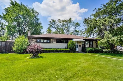135 Flora Ave, Glenview, IL 60025-4717