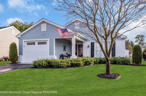 29 Dorset Rd, Lakehurst, NJ 08759-6818
