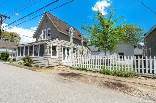 25 Broadway, Niantic, CT 06357-2644