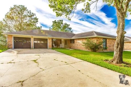104 Aspen Dr, Houma, LA 70360-6102