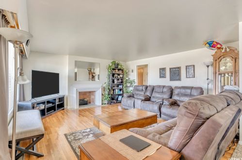 2151 4950, Roy, UT 84067-2523