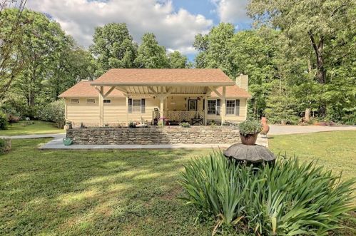 461 Canyon Point Dr, Demorest, GA 30535-4766