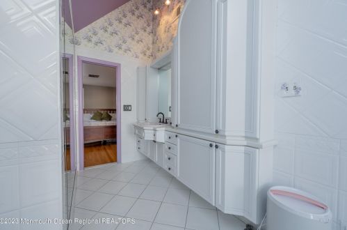 15 Hartshorne Pl, Middletown NJ  07748-2520 exterior