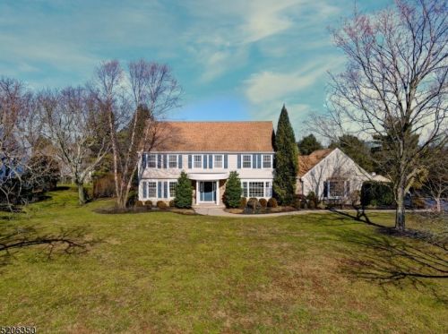 18 Arrowhead Dr, Branchburg, NJ 08853-4131
