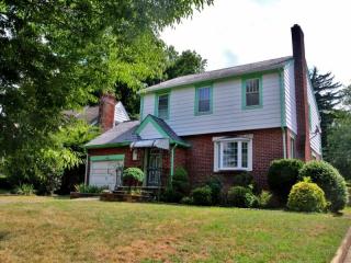 797 Salem St, Teaneck, NJ 07666-5320