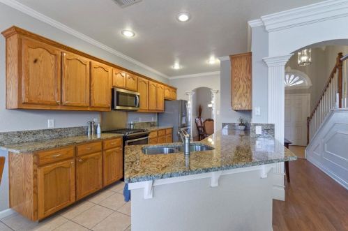 6427 Miranda Dr, Fort Worth, TX 76131-1241