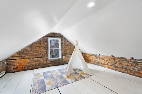 2612 Hemlock St, Cincinnati OH  45206-1608 exterior