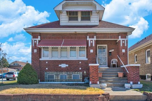 1901 East Ave, Forest View, IL 60402-1925