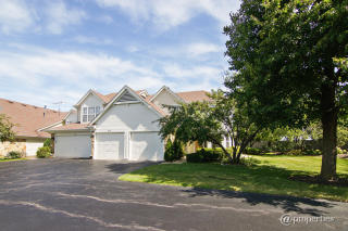 2806 Effingham Ct, Schaumburg IL  60193-5703 exterior