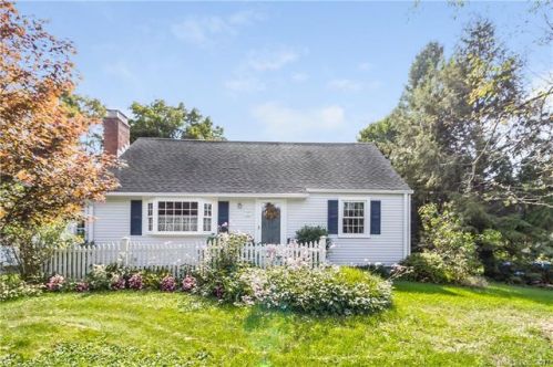 13 Kearns Dr, Granby, CT 06035-1313