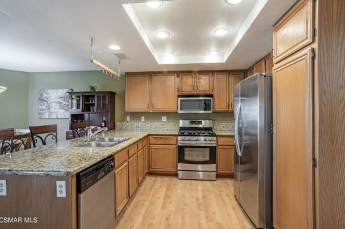 865 Links Vw Dr, Simi Valley CA 93065-6661 exterior