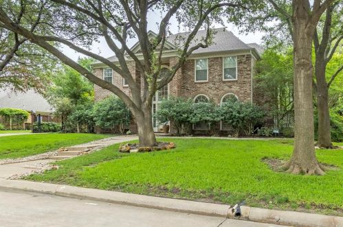 5117 River Bluff Dr, Fort Worth, TX 76132-3713