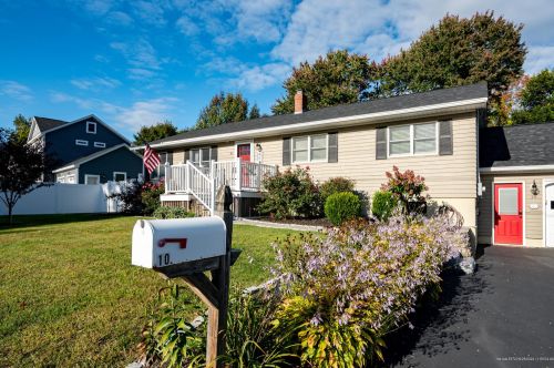 10 School St, Kittery, ME 03904-1116