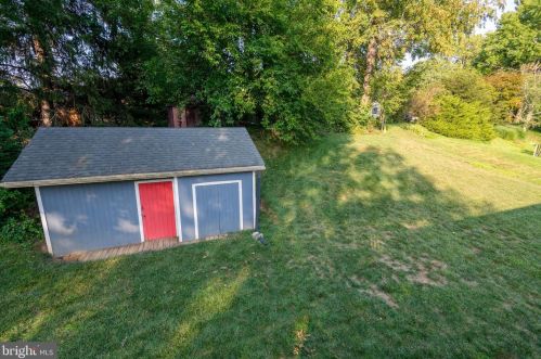 319 Devon Dr, Lancaster PA  17603-4609 exterior