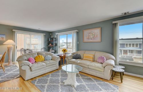 16 Pennsylvania Ave, Lavallette NJ 08735-2437 exterior