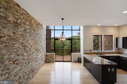 10987 Thrush Ridge Rd, Herndon, VA 20191-4718
