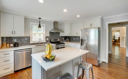 51 Belgrade Ter, Town Center, NJ 07052-3954