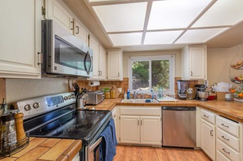 13560 Olympic Dr, Truckee, CA 96161-3832