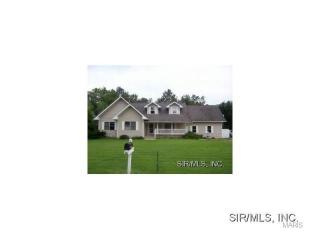 221 Lakewood Dr, Hillsboro, IL 62049-3204