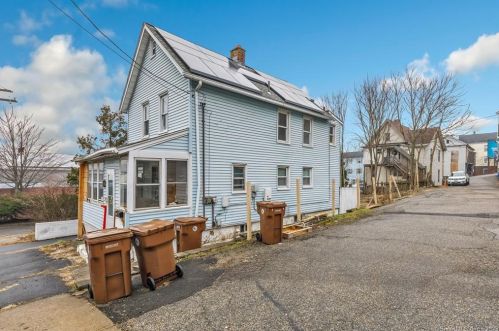 18 Brook St, Huntington, CT 06484-2323