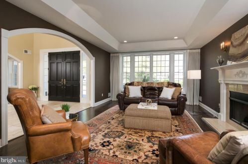 19 Derwent Dr, Princeton NJ  08540-7551 exterior