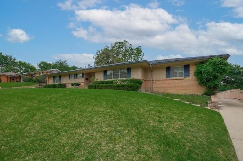 1712 Ridgmar Blvd, Fort Worth TX  76116-2048 exterior