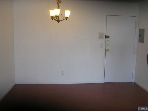 208 Undercliff Ave, Edgewater NJ  07020-1136 exterior