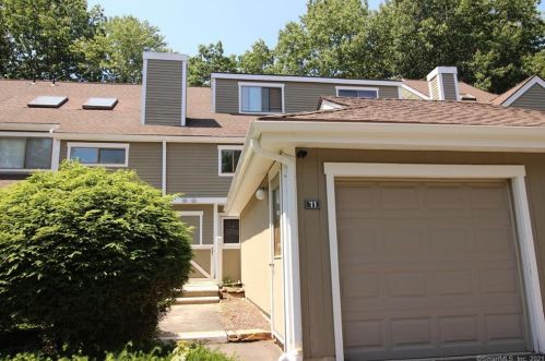 11 Country Walk, Huntington CT  06484-5327 exterior