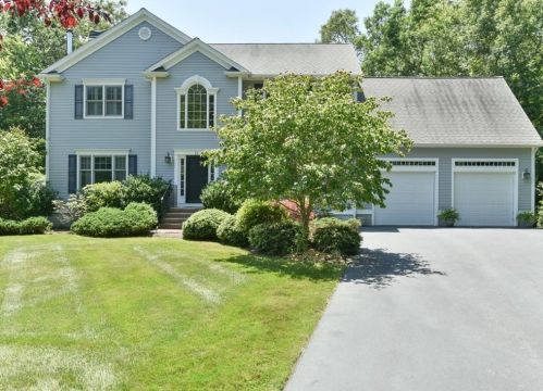 11 Echo Ln, Richmond, RI 02892-1668
