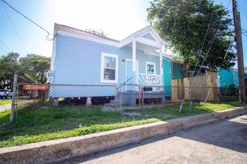1502 J H Clouser St, Galveston, TX 77550-6835