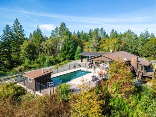 23981 Sherwood Rd, Willits, CA 95490-8588