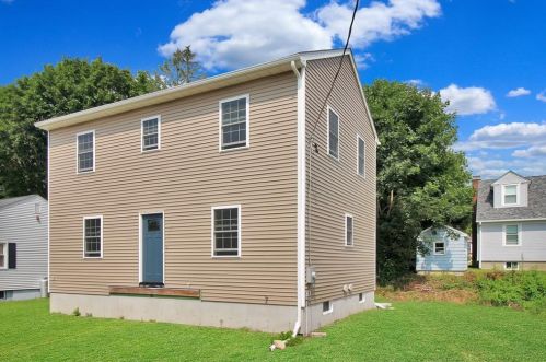 12 Henry St, Westerly, RI 02891-1636