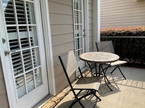 1079 Queensgate Dr, Smyrna GA  30082-6400 exterior