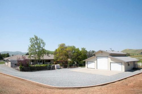 31014 Angus Loop Dr, Springville, CA 93265-9689