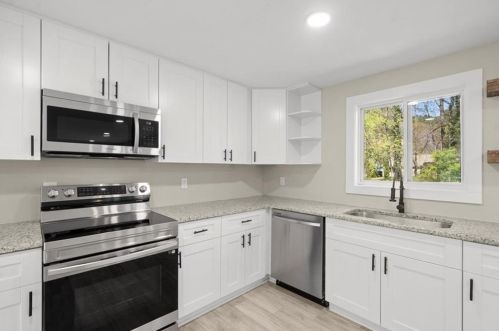 3366 Creekwood Dr, Rex GA 30273-2115 exterior