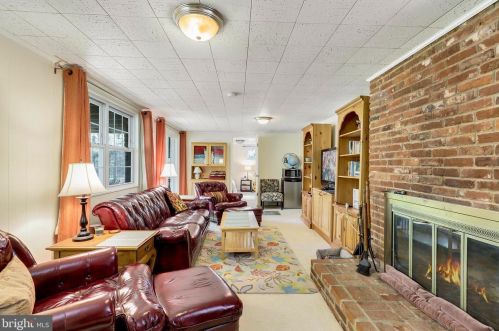 7122 Dalhouse St, Springfield VA  22151-3430 exterior