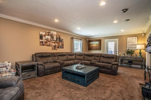 610 Cedar St, Nocona, TX 76255-2828