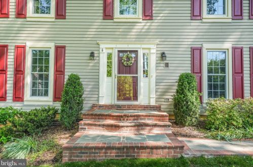 11584 Southington Ln, Herndon, VA 20170-2445