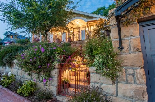 1930 Emerson Ave, Santa Barbara, CA 93103-1915