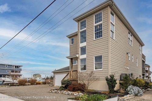 1302 Avenue A, Cedar Bonnet Island, NJ 08050-3903