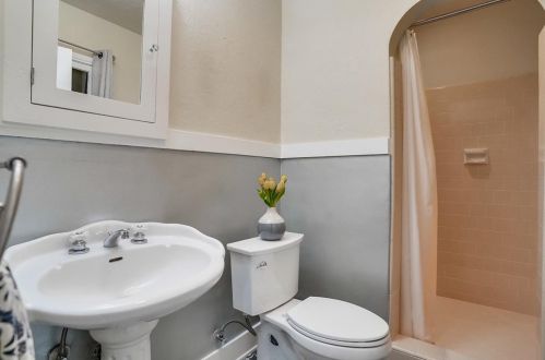 1367 Sonora Ave, Glendale CA  91201-1411 exterior